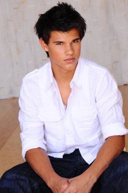 Gruppenavatar von Taylor Lautner ist das geilste auf Erden (: ♥