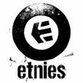 Gruppenavatar von Etnies ist die beste SKATERGEWAND marke auf der welt