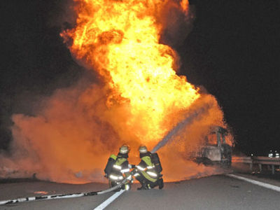 Gruppenavatar von  fühl dich sicher, schlafe mit einem Feuerwehrmann  