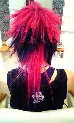 Gruppenavatar von Wenn diese Gruppe 5000 Members hat darf ich meiner bF da seviieH_12 die Haare PINK färben!!