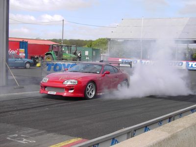 Gruppenavatar von Scheiss auf Hupen,bei meiner Hochzeit werden burnouts gedreht