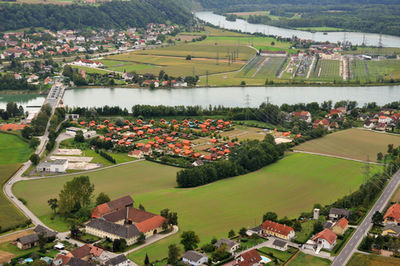 Gruppenavatar von ERNSTHOF`N is zwischn Stadt Hoog und St. Valentin, gaunz noad aun da Enns, nu in NÖ an der Grenz zu OÖ