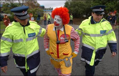 Gruppenavatar von Ronald McDonald ist nur ein pädophiler clown!