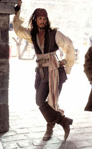 Klar würd ich Piratenbraut werden, wenn ich so mit Kaptain Jack Sparrow (hrr hrr Johnny Depp ;)) ausgehen könnte!