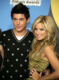 ZaC EfrON unD AshLey TisdaLe 4-EvEr