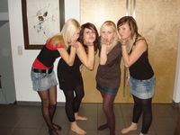 <3 Verdammt bin ich verliebt, ... in meine Besten Freunde.. ihr seit die BESTEN... Simi, Hannah, Isa ;)  <3