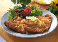 Spinat schmeckt wesentlich besser, wenn man ihn kurz vor dem Servieren durch ein Schnitzel ersetzt.