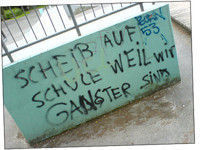 Gruppenavatar von ~~~~~~~~~~~~~~~~~>FUCK SCHULE WEIL WIR GANGSTA SIND<~~~~~~~~~~~~~~~~~