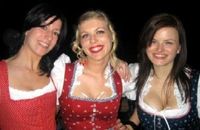 Dirndl und Lederhosen