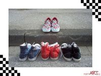 i wear vans <3 and converse <3