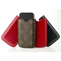 Stolzer IPhone Besitzer mit Louis Vuitton Tasche : ) 