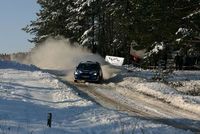 bei schneefahrbahn nehme ich die handbremse zum lenken ;-)