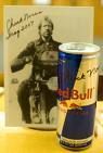 Seit kurzen hat chuck norris entschieden sein urin in dosen abzufüllen.Wir kennen es als Red Bull.