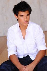 Taylor Lautner ist das geilste auf Erden (: ♥