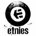 Gruppenavatar von Etnies ist die beste SKATERGEWAND marke auf der welt