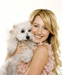 Ashley Tisdale is H0T