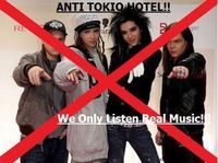  Tokio Hotel>>>>>>>>>Die schwulste Band die es gibt....