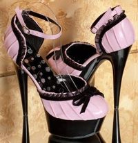 Ich bin eine Frau, Ich liebe High Heels UND kann auch drin laufen!!!