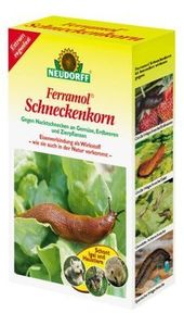 Isst Schneckenkorn und sammelt Käfer