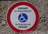 Einfahrt für Rollstuhlfahrer!- Bei Behinderung Anzeige!
