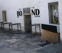 Bond Lounge 