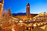 ‪Feierliche Eröffnung des Weihnachtsmarktes 2015/16 Sterzing@Stadtplatz  Hl. Geist Kirche