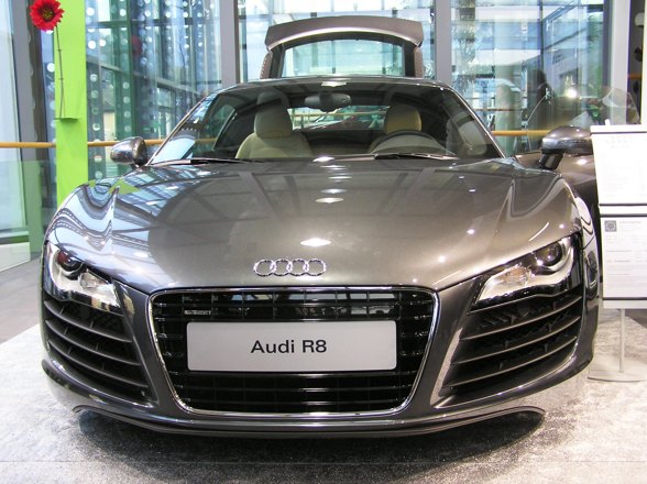 AUDI R8 - 