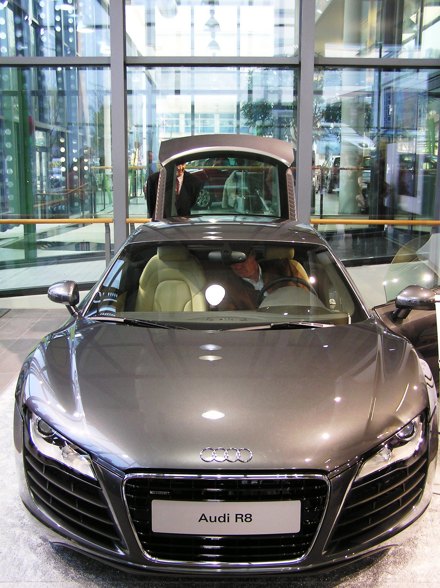 AUDI R8 - 