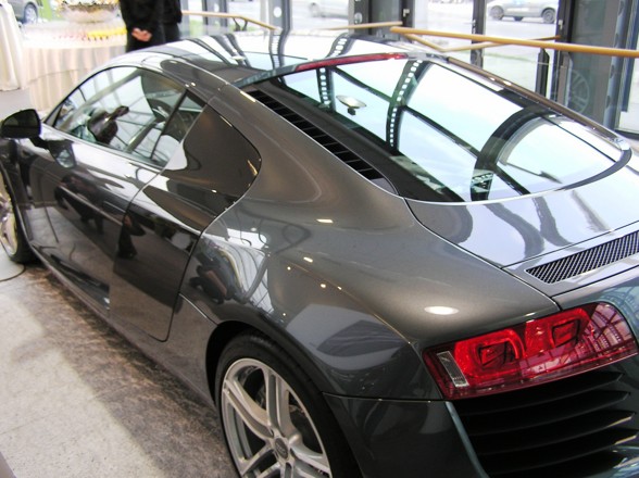 AUDI R8 - 