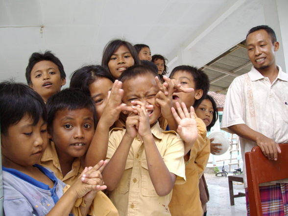 Schule und Kinder von Gili Trawangan - 