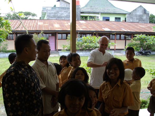 Schule und Kinder von Gili Trawangan - 
