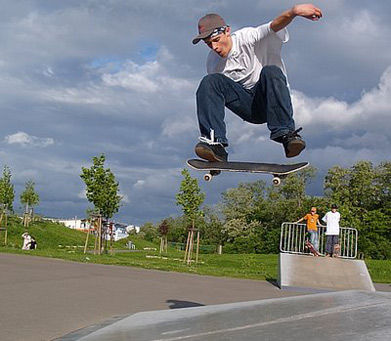 Skateboards + TRICKS - 