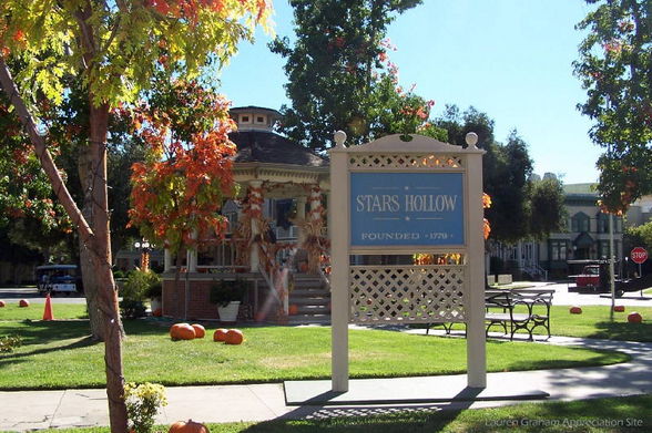 Welcome to Stars Hollow - 