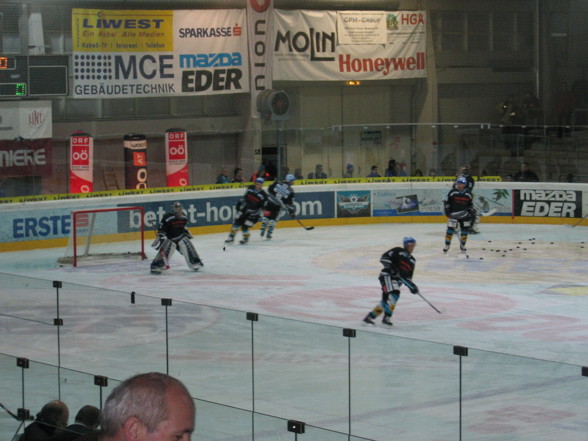 EHC Black Wings vs HCI - 