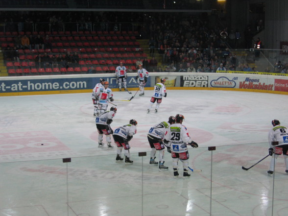 EHC Black Wings vs HCI - 