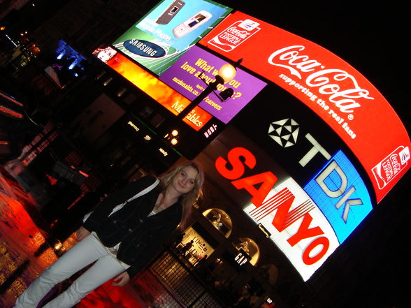 Piccadilly Circus - 