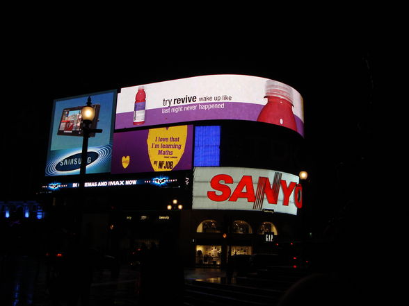 Piccadilly Circus - 