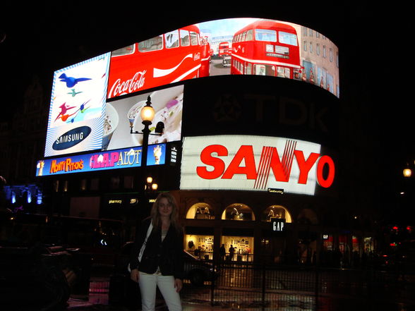 Piccadilly Circus - 