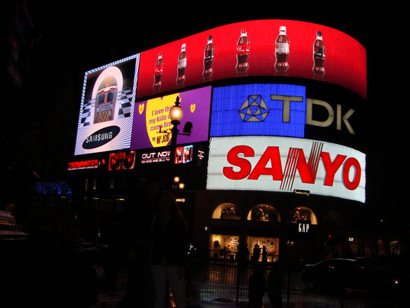 Piccadilly Circus - 