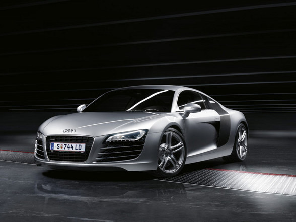 Audi R8 - 