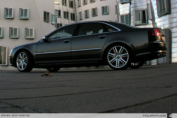 Audi S8 - 