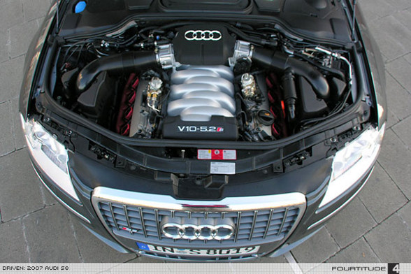 Audi S8 - 