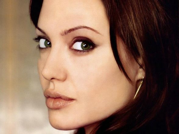 AnGeliiiNa JoLie... gaiiiL...  - 