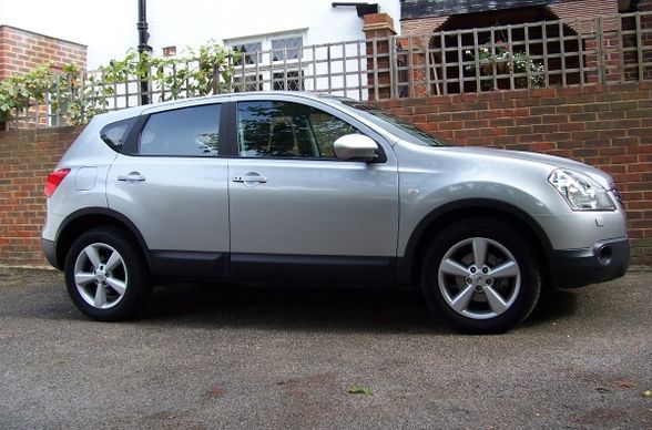 Nissan Qashqai - 