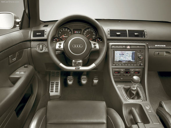 Audi RS4 (2006) - 