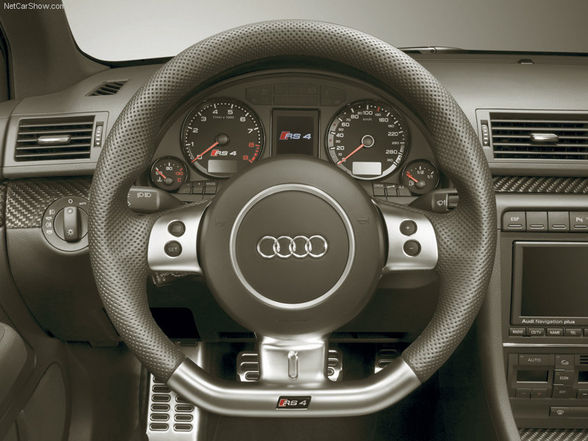 Audi RS4 (2006) - 