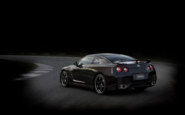 Nissan GT-R - 