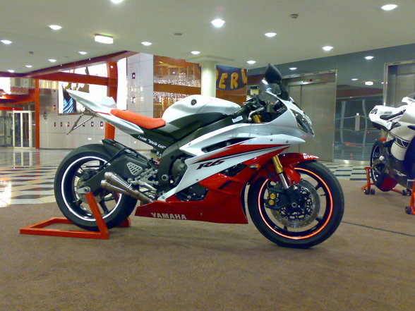 Yamaha R6R - 