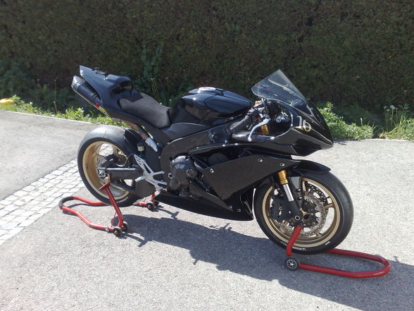 Yamaha R1 RN19 *neu* - 