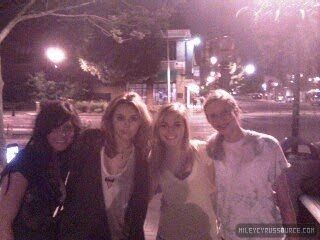 Miley & Fans - 